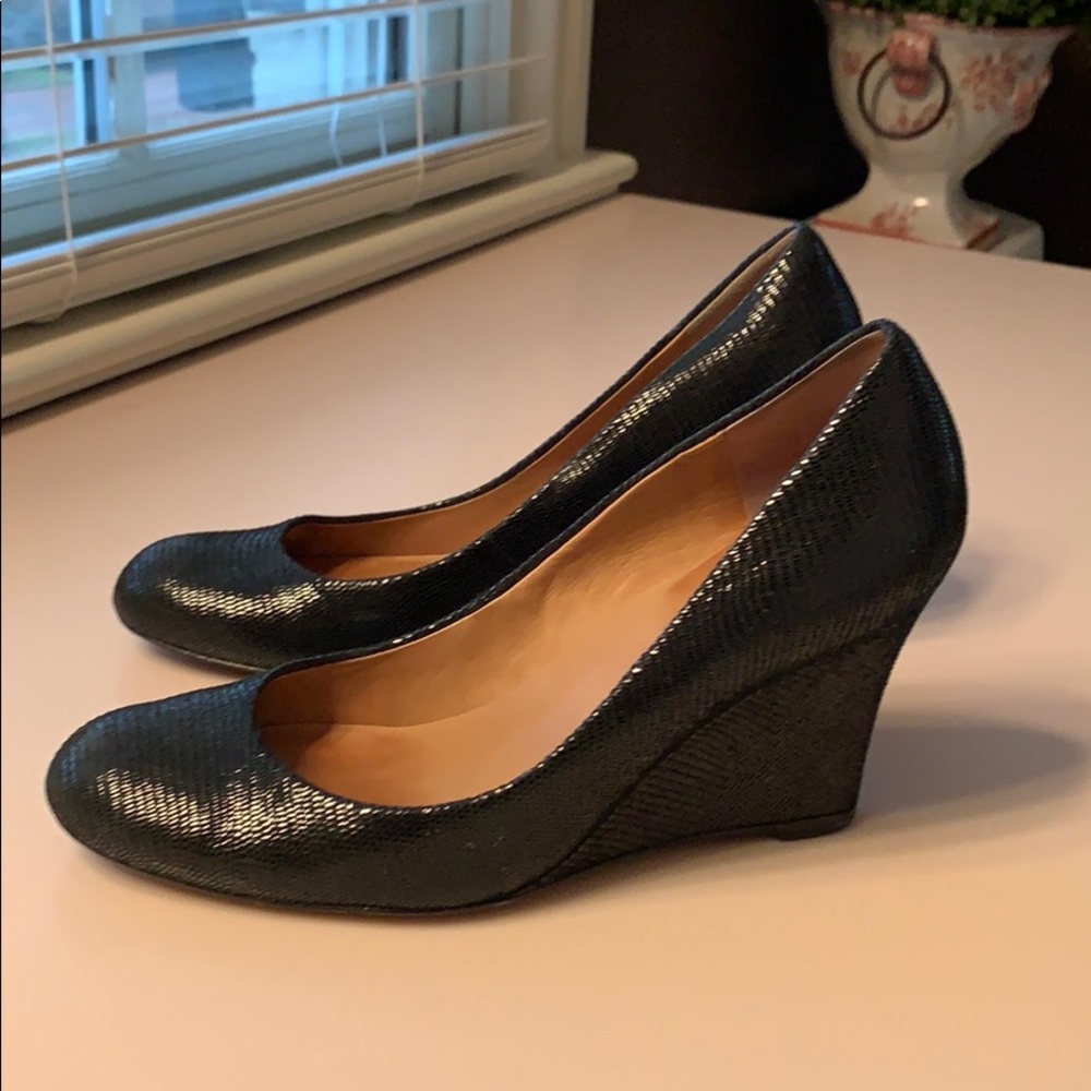 🌹Ann Taylor black wedge heels